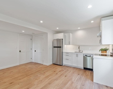 6341 1/2 Rosswood Terrace - Photo Thumbnail 5