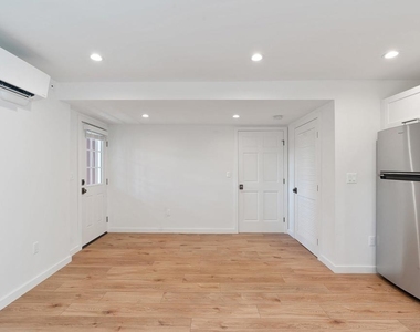 6341 1/2 Rosswood Terrace - Photo Thumbnail 6