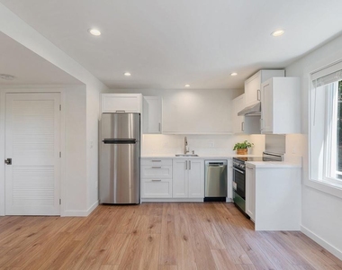 6341 1/2 Rosswood Terrace - Photo Thumbnail 4
