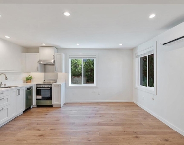 6341 1/2 Rosswood Terrace - Photo Thumbnail 3