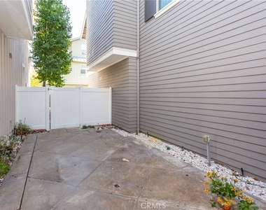 25 Rinehart Road - Photo Thumbnail 5