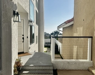 55 Palm Beach Court - Photo Thumbnail 3