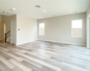 101 Walworth - Photo Thumbnail 4