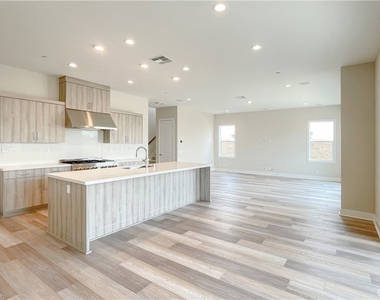 101 Walworth - Photo Thumbnail 3