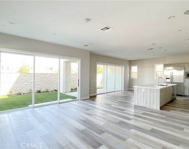 101 Walworth - Photo Thumbnail 8