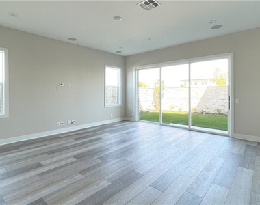101 Walworth - Photo Thumbnail 5