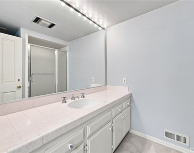 1026 Santiago Drive - Photo Thumbnail 31