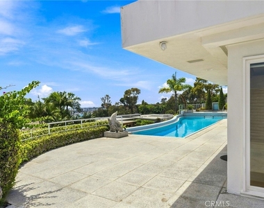 1026 Santiago Drive - Photo Thumbnail 12