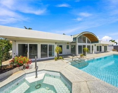 1026 Santiago Drive - Photo Thumbnail 32