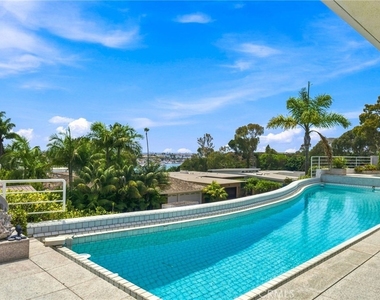 1026 Santiago Drive - Photo Thumbnail 10