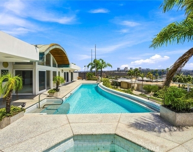 1026 Santiago Drive - Photo Thumbnail 9