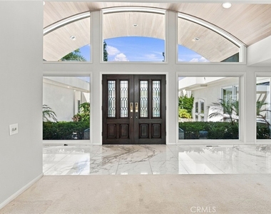 1026 Santiago Drive - Photo Thumbnail 6