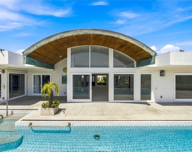 1026 Santiago Drive - Photo Thumbnail 13