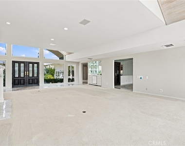 1026 Santiago Drive - Photo Thumbnail 7