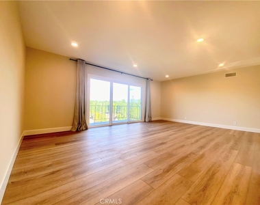 1337 Shadow Lane - Photo Thumbnail 5