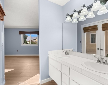 1068 Occidental Circle - Photo Thumbnail 11