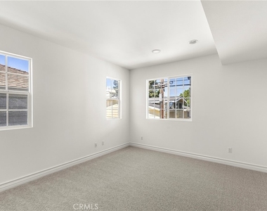 703 1/2 Poinsettia Avenue - Photo Thumbnail 4