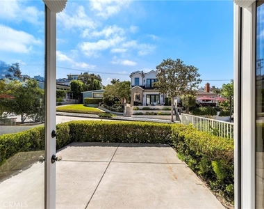 703 Poinsettia Avenue - Photo Thumbnail 2