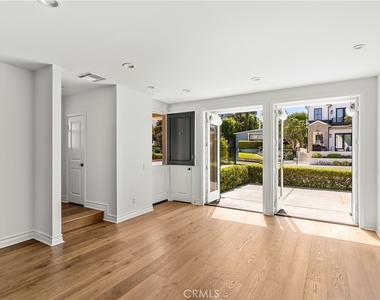 703 Poinsettia Avenue - Photo Thumbnail 3