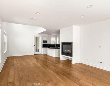 703 Poinsettia Avenue - Photo Thumbnail 8
