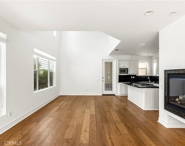 703 Poinsettia Avenue - Photo Thumbnail 4