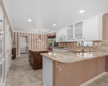6005 Patmos Way - Photo Thumbnail 12