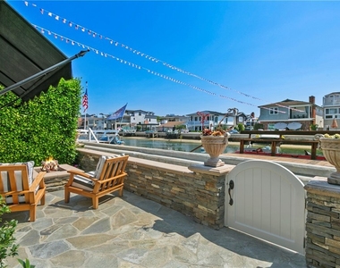 225 Grand Canal - Photo Thumbnail 2