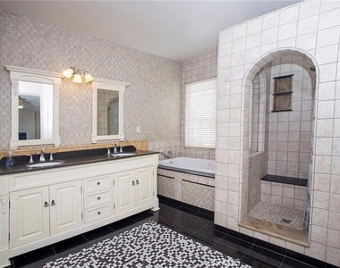 7108 Bronte - Photo Thumbnail 12