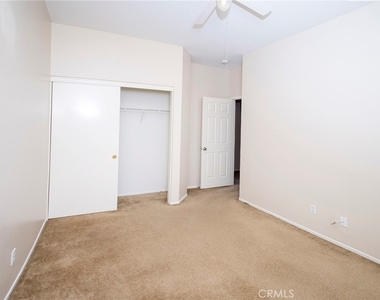 7108 Bronte - Photo Thumbnail 14