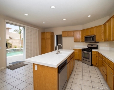 7108 Bronte - Photo Thumbnail 6