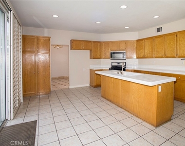7108 Bronte - Photo Thumbnail 5