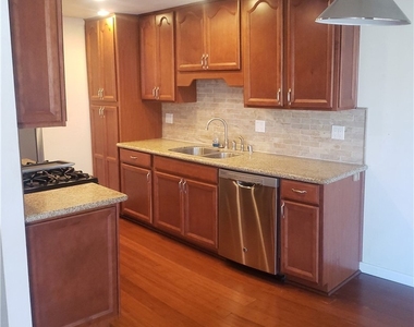 1433 Forest Glen Drive - Photo Thumbnail 3