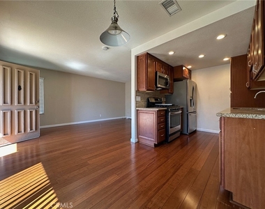 1433 Forest Glen Drive - Photo Thumbnail 6