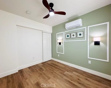 39090 Cattail - Photo Thumbnail 5