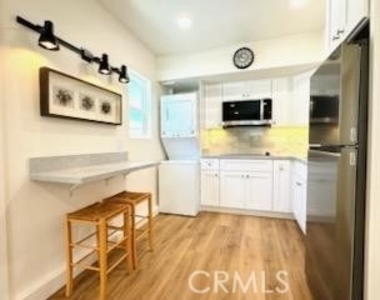 39090 Cattail - Photo Thumbnail 1