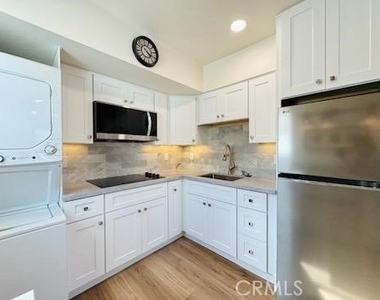 39090 Cattail - Photo Thumbnail 2