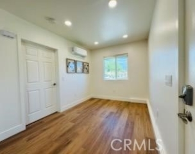39090 Cattail - Photo Thumbnail 8