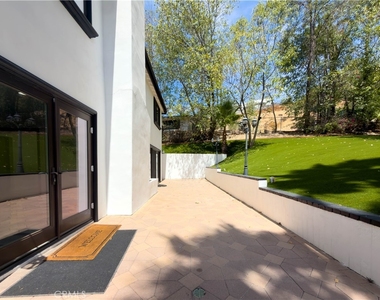 5836 Winnetka Avenue - Photo Thumbnail 30