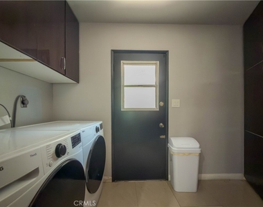 5836 Winnetka Avenue - Photo Thumbnail 15