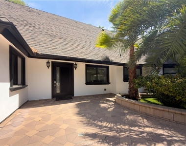 5836 Winnetka Avenue - Photo Thumbnail 4