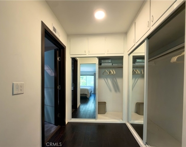 5836 Winnetka Avenue - Photo Thumbnail 21