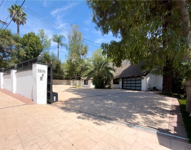 5836 Winnetka Avenue - Photo Thumbnail 2