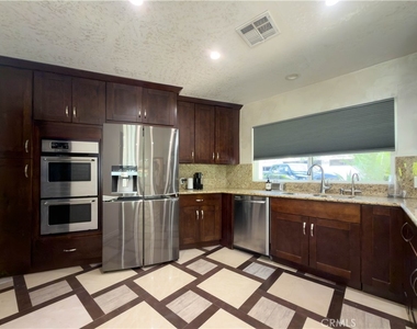 5836 Winnetka Avenue - Photo Thumbnail 10