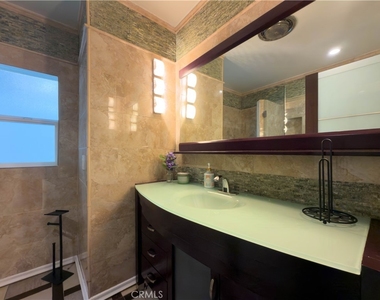 5836 Winnetka Avenue - Photo Thumbnail 17