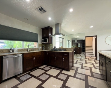 5836 Winnetka Avenue - Photo Thumbnail 12