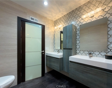 5836 Winnetka Avenue - Photo Thumbnail 28