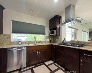 5836 Winnetka Avenue - Photo Thumbnail 11