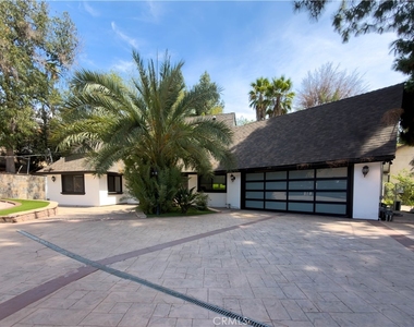 5836 Winnetka Avenue - Photo Thumbnail 3