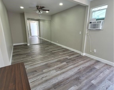 8743 Dorian Street - Photo Thumbnail 3