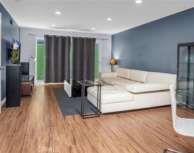 2260 N Cahuenga Blvd - Photo Thumbnail 1